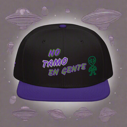 NO Tamo EN GENTE  ''Gorra snapback En Bordado''